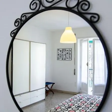 Little & Pretty House In Řím