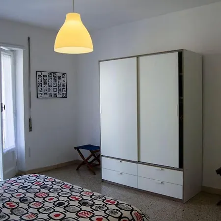 Little & Pretty House In Řím